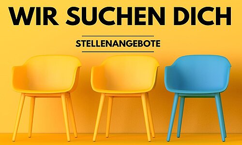 das Bild zeigt drei Stühle. Wir suchen Dich als Mitarbeiter